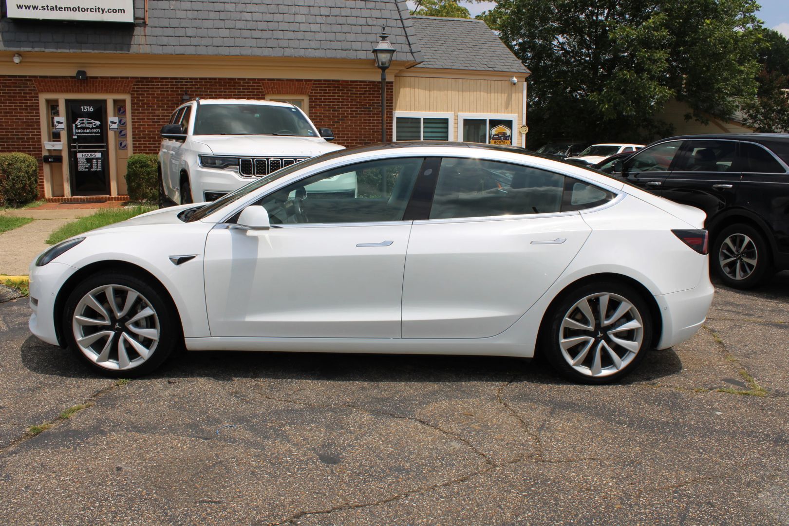 tesla model 3 2018 5YJ3E1EA5JF015733 image tesla model 3 2018 5YJ3E1EA5JF015733 image